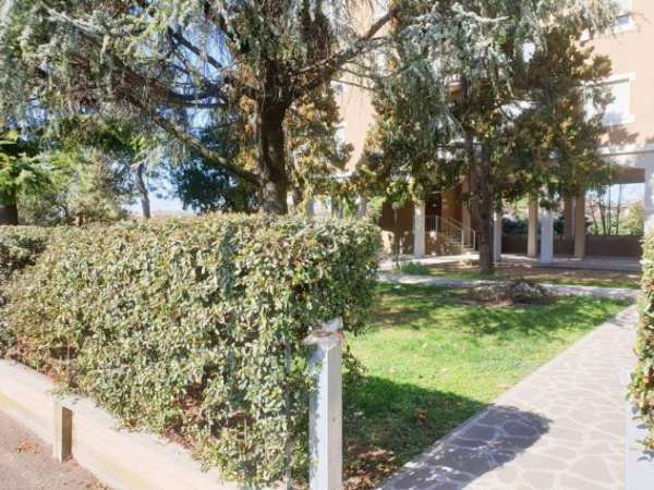 Foto Appartamento con cantina