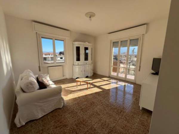 Foto Appartamento di 100 m con 3 locali e box auto in affitto a Sarnico