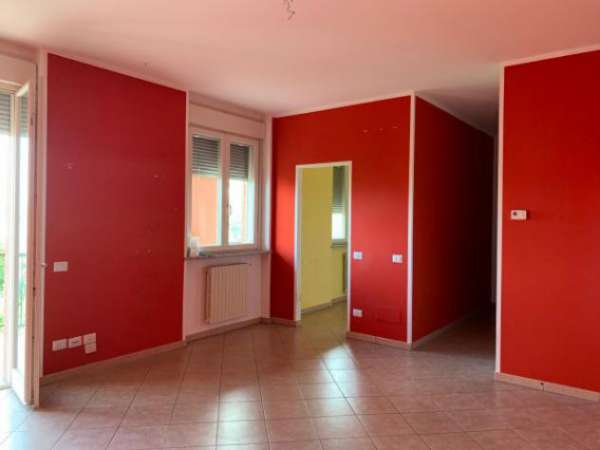 Foto Appartamento di 100 m con 4 locali e box auto in affitto a Alessandria