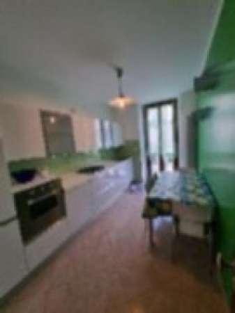 Foto Appartamento di 100 m con 4 locali in affitto a Torino