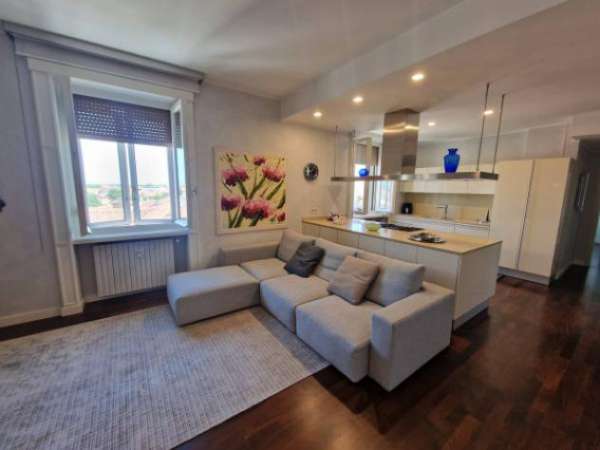 Foto Appartamento di 102 m con 3 locali in affitto a Mantova