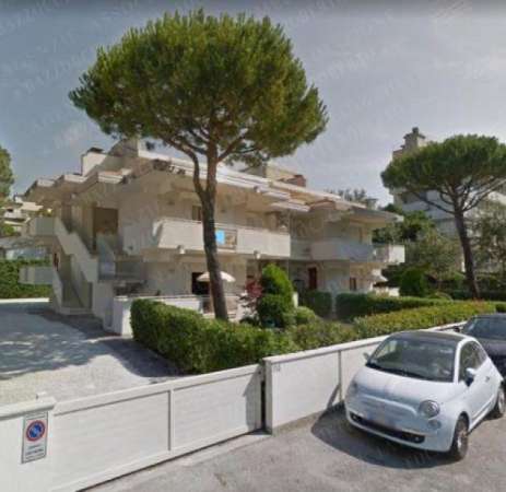 Foto Appartamento di 103 m con 5 locali e box auto in affitto a Cervia