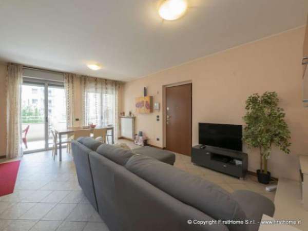 Foto Appartamento di 110 m con 4 locali in affitto a Milano