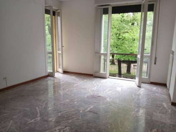 Foto Appartamento di 120 m con 4 locali in affitto a Modena