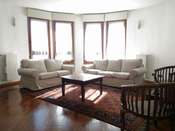 Foto Appartamento di 120 m con 4 locali in affitto a San Donato Milanese
