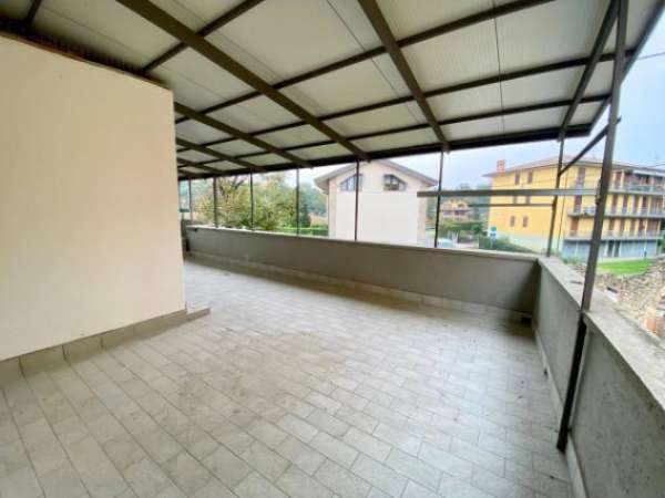 Foto Appartamento di 127 m con 3 locali e box auto doppio in affitto a Terno d'Isola