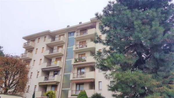 Foto Appartamento di 130 m con 5 locali e box auto in affitto a Vigliano Biellese