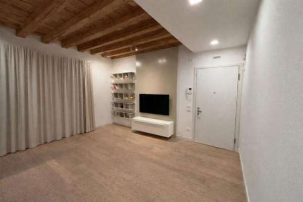 Foto Appartamento di 133 m con 3 locali e box auto in affitto a Vicenza