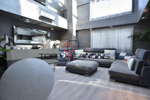 Foto Appartamento di 140 m con 2 locali in affitto a Milano