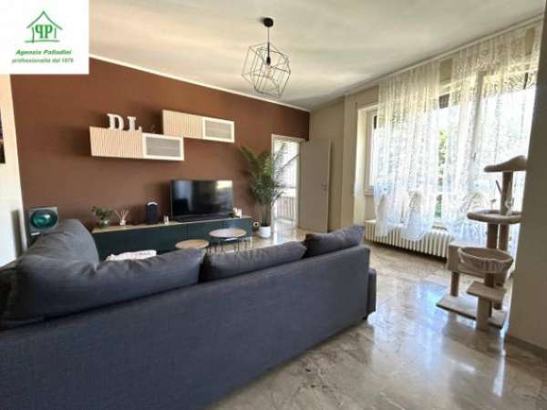 Foto Appartamento di 140 m con 4 locali e box auto doppio in affitto a Varese