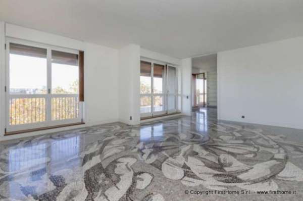 Foto Appartamento di 175 m con 5 locali in affitto a Milano