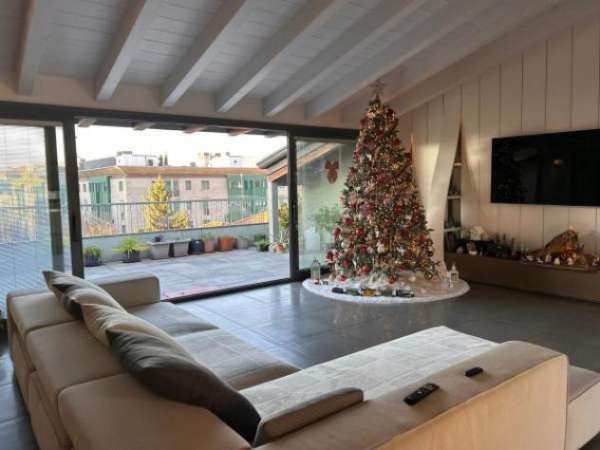 Foto Appartamento di 185 m con 3 locali e box auto doppio in affitto a Bergamo