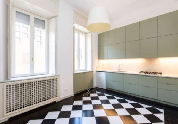 Foto Appartamento di 195 m con pi di 5 locali in affitto a Milano