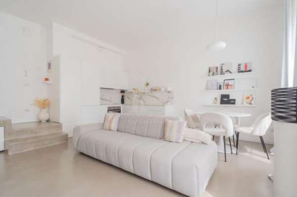 Foto APPARTAMENTO di 2 vani e di 52 mq (MILANO) rif. HOME 3584