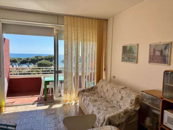 Foto APPARTAMENTO di 4 vani e di 60 mq (FOLLONICA) rif. L72PR