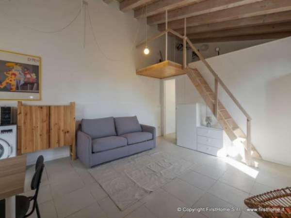 Foto Appartamento di 42 m con 1 locale in affitto a Milano