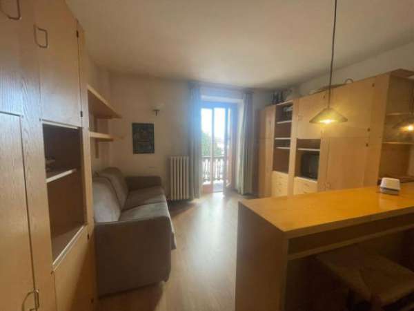Foto Appartamento di 45 m con 2 locali e box auto in affitto a Sestriere