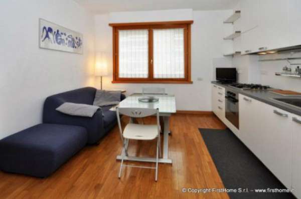 Foto Appartamento di 46 m con 2 locali e box auto in affitto a Milano