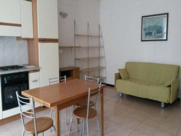 Foto Appartamento di 48 m con 1 locale e box auto in affitto a Cardano al Campo