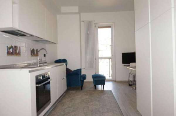 Foto Appartamento di 50 m con 2 locali e box auto in affitto a Milano