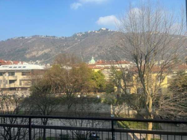 Foto Appartamento di 50 m con 2 locali in affitto a Como