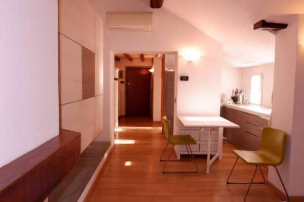 Foto Appartamento di 50 m con 2 locali in affitto a Milano