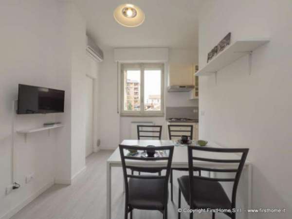 Foto Appartamento di 50 m con 2 locali in affitto a Milano
