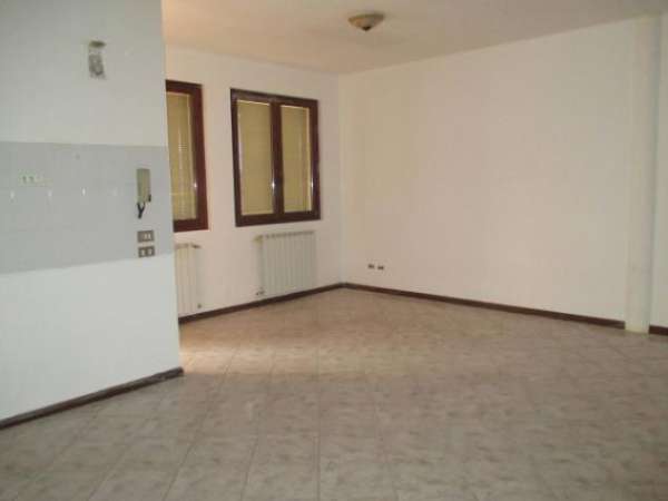 Foto Appartamento di 56 m con 2 locali in affitto a Nave