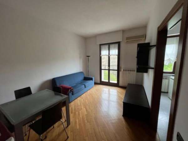 Foto Appartamento di 57 m con 2 locali in affitto a Saronno
