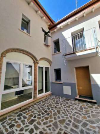 Foto Appartamento di 58 m con 3 locali in affitto a Mantova