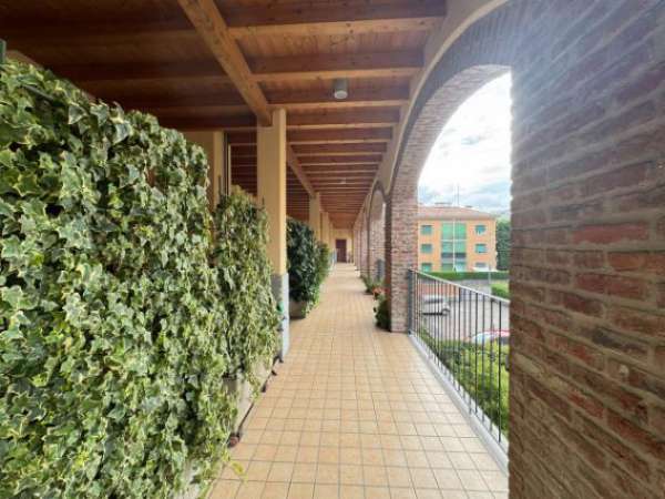 Foto Appartamento di 60 m con 2 locali e box auto doppio in affitto a Seregno