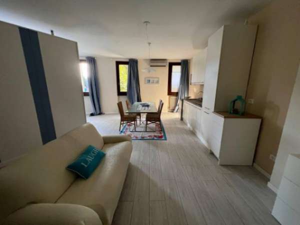 Foto Appartamento di 60 m con 2 locali in affitto a Sarnico