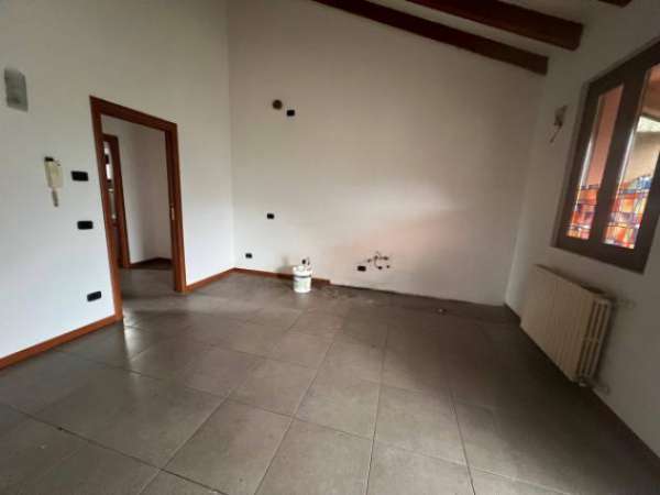 Foto Appartamento di 65 m con 2 locali e box auto doppio in affitto a Villongo