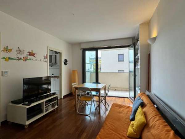 Foto Appartamento di 68 m con 2 locali e box auto in affitto a Milano