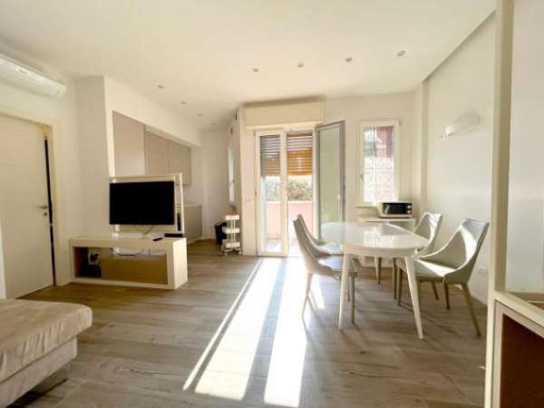 Foto Appartamento di 68 m con 3 locali in affitto a Riccione