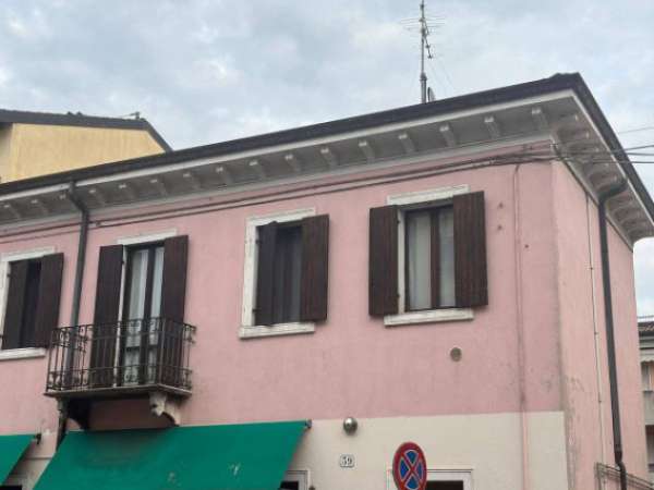 Foto Appartamento di 68 m con 3 locali in affitto a Verona