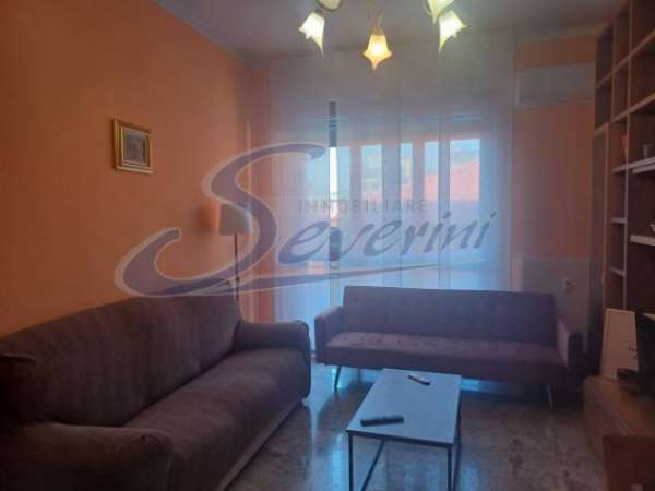 Foto Appartamento di 70 m con 2 locali in affitto a Como