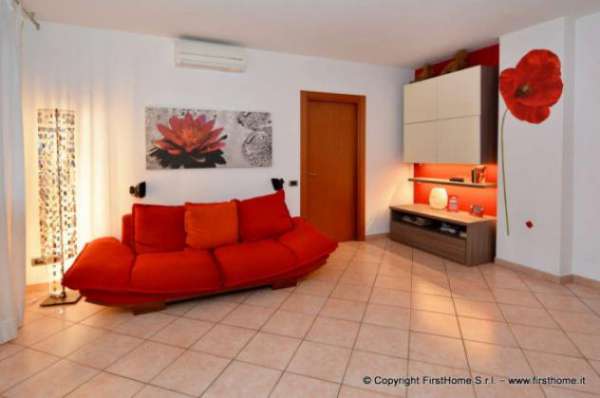 Foto Appartamento di 70 m con 2 locali in affitto a Milano
