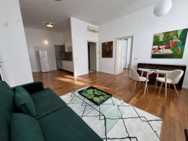 Foto Appartamento di 70 m con 2 locali in affitto a Milano