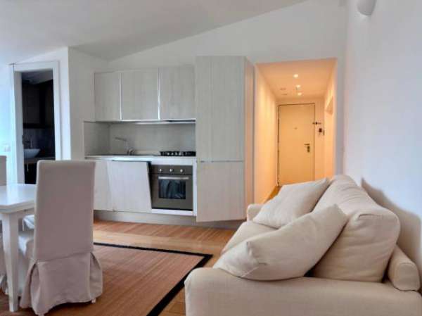Foto Appartamento di 75 m con 3 locali in affitto a Milano