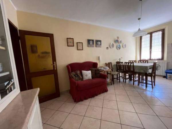 Foto Appartamento di 78 m con 2 locali in affitto a Carpi