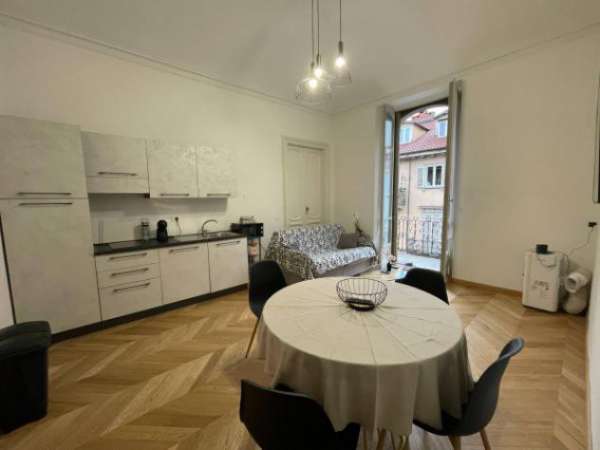 Foto Appartamento di 78 m con 2 locali in affitto a Torino