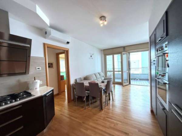 Foto Appartamento di 78 m con 3 locali e box auto in affitto a Bergamo