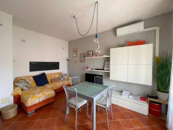 Foto Appartamento di 79 m con 3 locali in affitto a Garbagnate Milanese