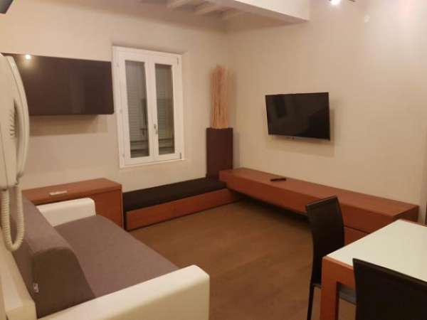 Foto Appartamento di 80 m con 3 locali in affitto a Modena