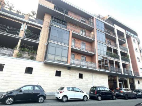 Foto Appartamento di 82 m con 4 locali in affitto a Torino