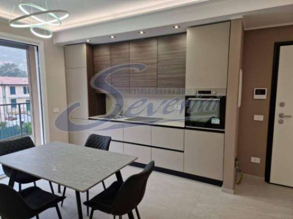 Foto Appartamento di 85 m con 3 locali in affitto a Como