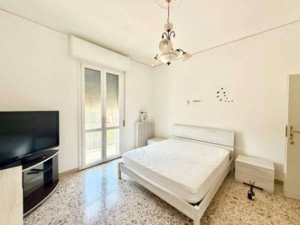 Foto Appartamento di 90 m con 3 locali in affitto a Modena