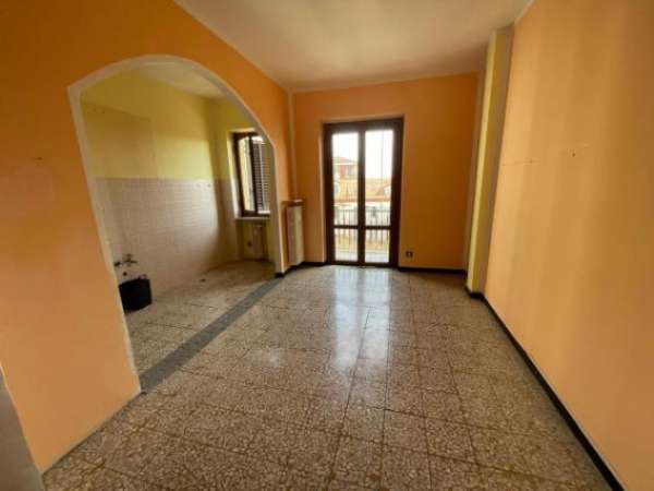 Foto Appartamento di 90 m con 4 locali in affitto a Alessandria