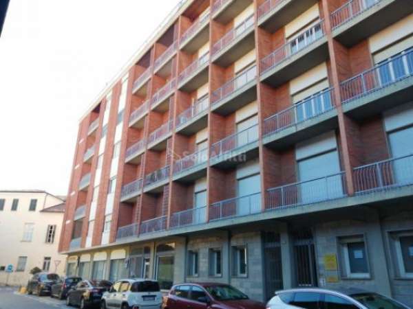 Foto Appartamento di 90 m con 5 locali in affitto a Chieri